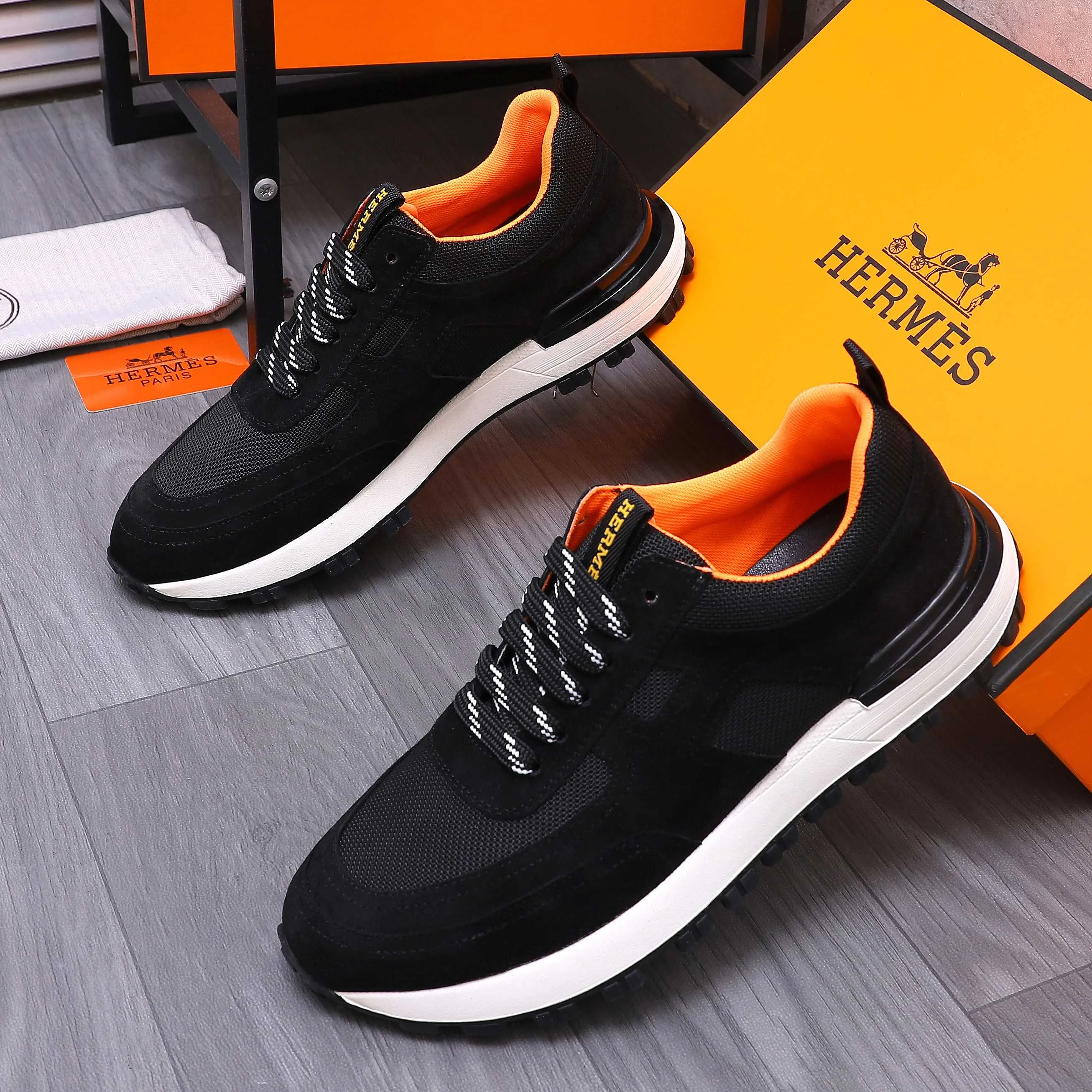 Men's shoes 💰420 Product trademark: HERMES "Hermes" casual shoes Regular size: 38-44 Product materials: Selected frosted cowhide stitching mesh upper Breathable mesh lining Cowhide insole Rubber outsole